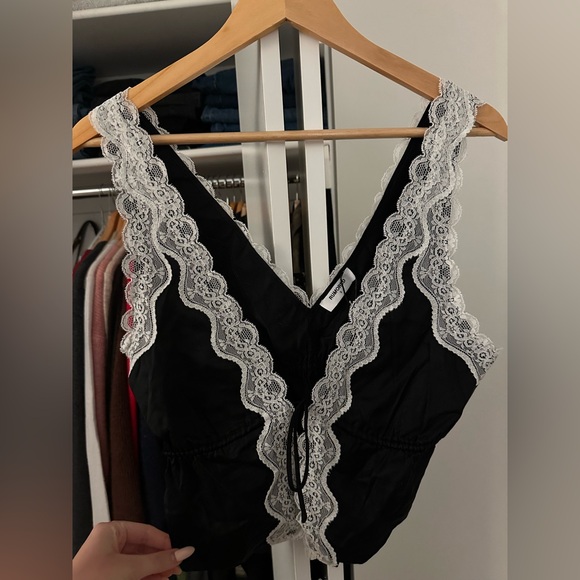 Rumored Tops - NWT Rumored Lady Lace Top in Tuxedo